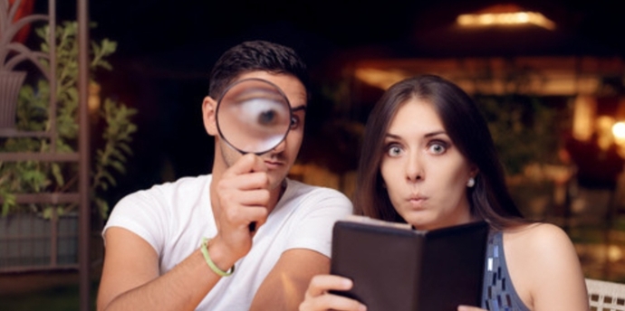 Cinsiyet farketmeksizin ben biriyle dışarı çıktığımda; o ısrar etmediği sürece hesabı öderim şahsen..