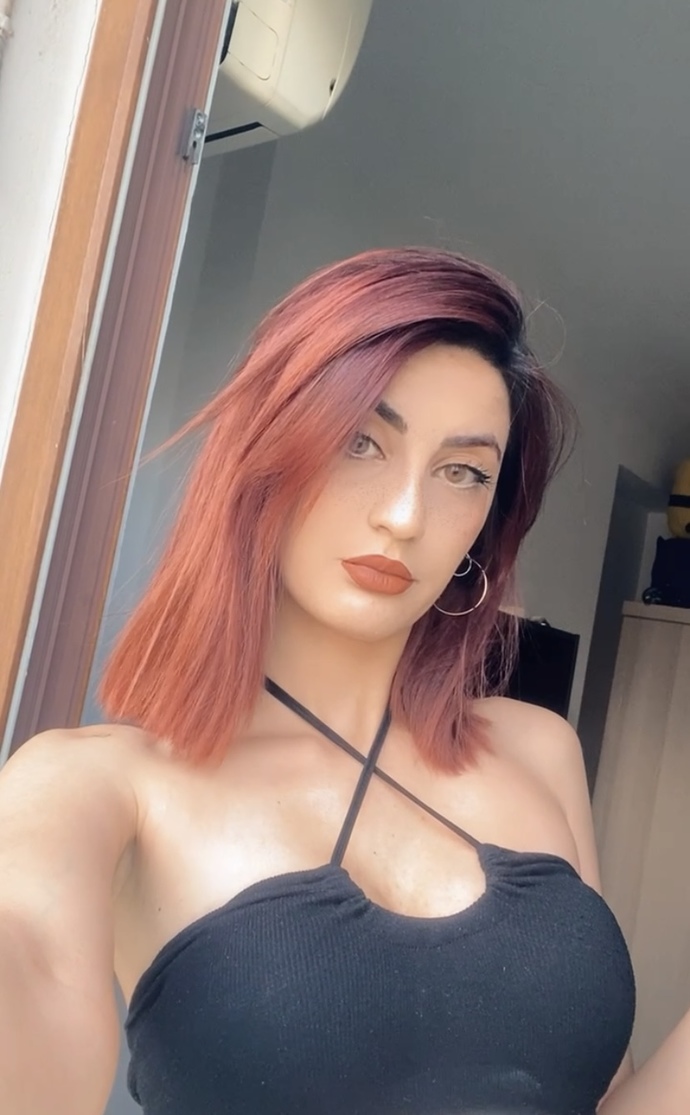 Kızıl saç mı, siyah saç mı? Hangisi daha çok yakışmış?
