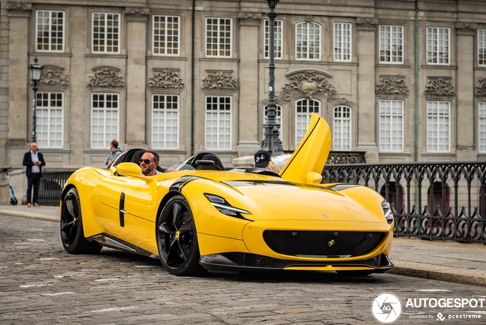 sizce hangi ferrari daha çok dikkat çekici?