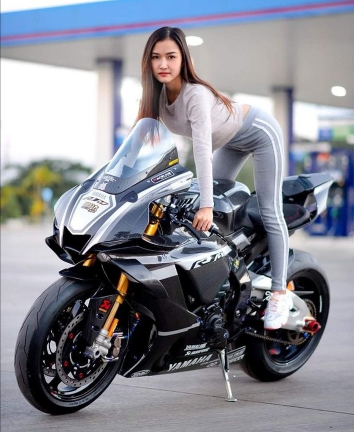 Motosiklet sürdüğüm için ayıplanıyorum. Kadınlar da motor süremez mi?