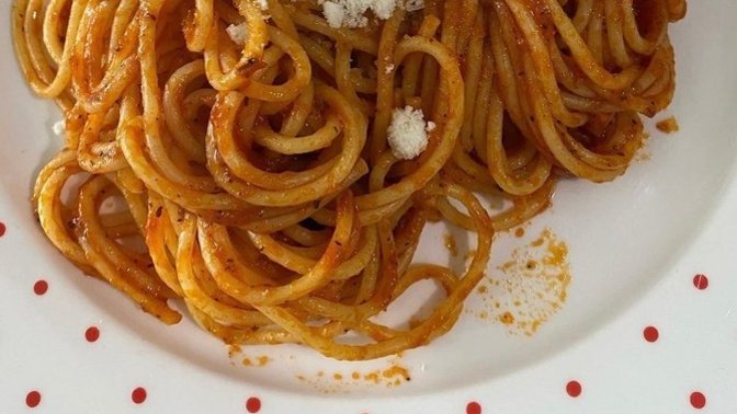 Benim gibi sadece makarna yapabilen biriyle evlenir misiniz?