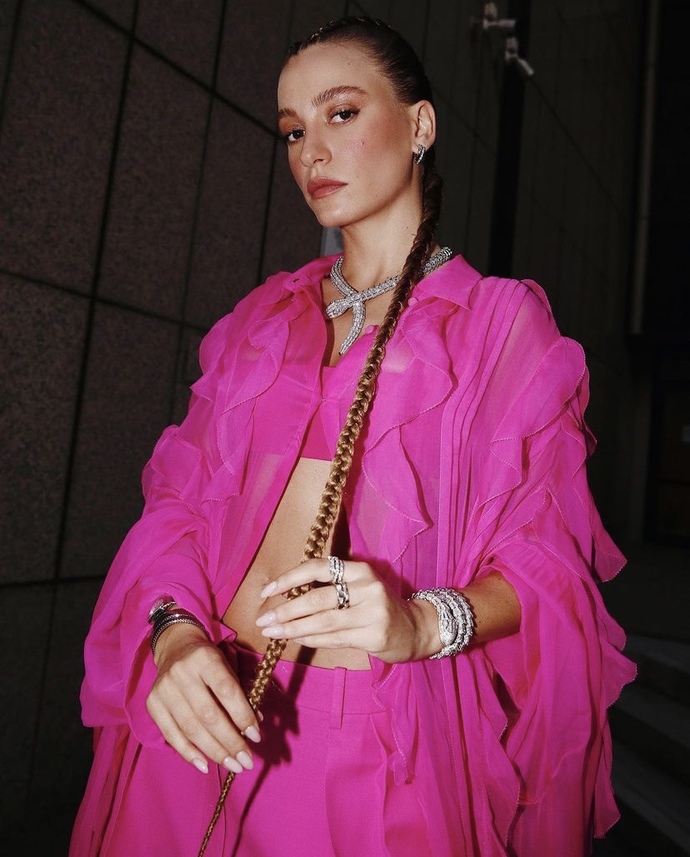 Elle Style Ödülleri’nde güzelliğiyle göz kamaştıran ünlümüz hangisi😍?