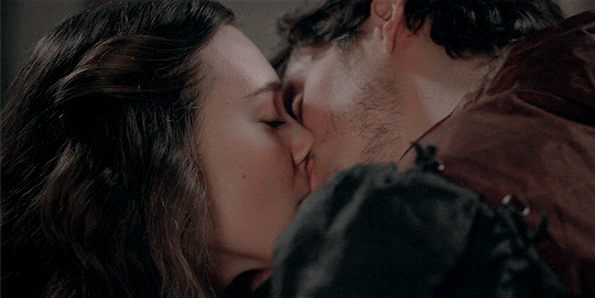 Şu an sevdiğinizi öpecek olsaydınız neresinden öperdiniz?