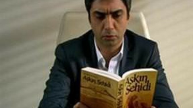 Kurtlar Vadisi gibi dizi ve filmlerde karakterin elinde gördüğünüz kitabı alıp okudunuz mu?