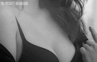 Partnerinizin gözlerini ayırmadan vücudunuzu izlemesi hoşunuza mı gider, rahatsız mı olursunuz?
