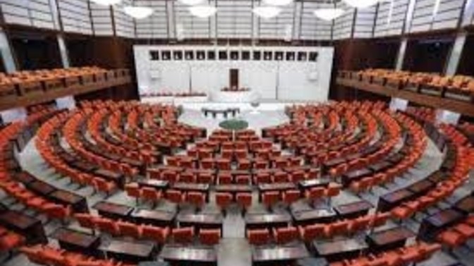 Mevcut hükümeti savunmak için bir sebep söyler misiniz?