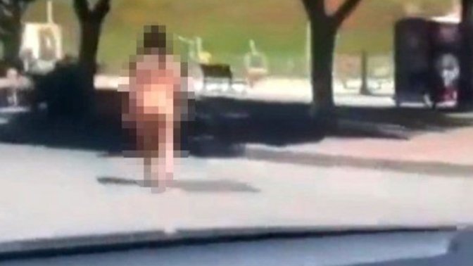 Antalya'da caddede çıplak gezen kadına ne demeli?