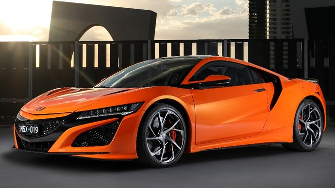 Honda NSX hakkında bilgisi olan var mı?