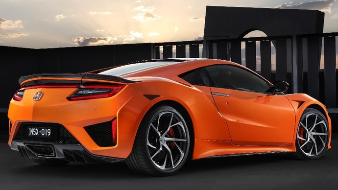 Honda NSX hakkında bilgisi olan var mı?