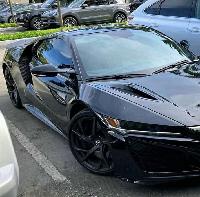 Honda NSX hakkında bilgisi olan var mı?
