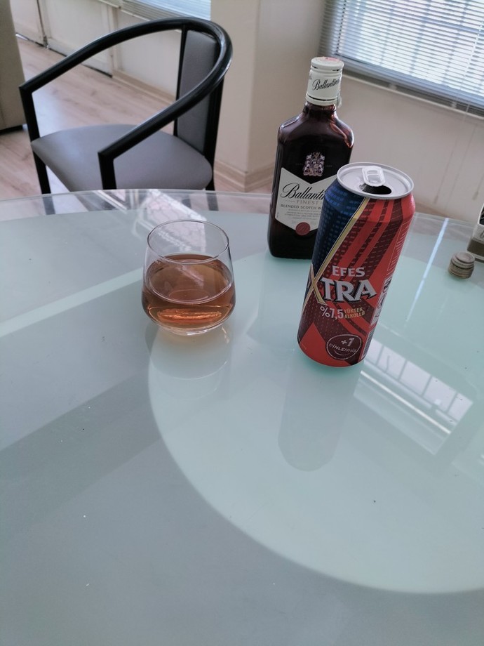 Benim gibi yalnızlığı seçen, mutluluğu yalnızlıkta bulan var mı acaba 🙂?