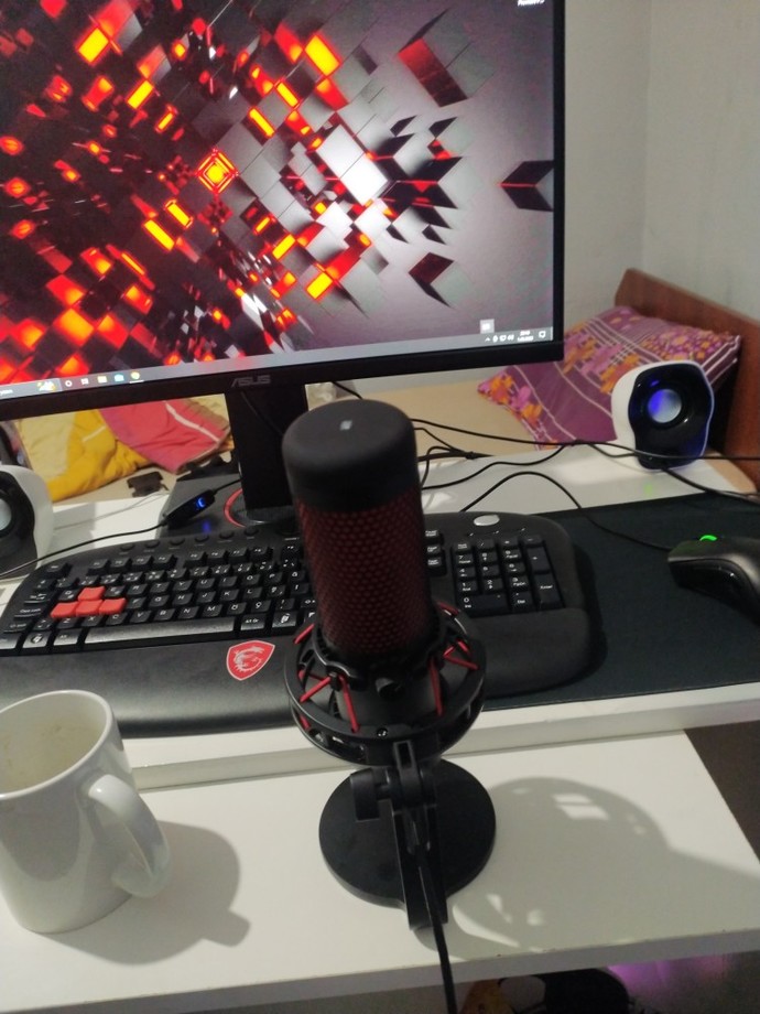 Twitch yayını açtığımda sesim dalgalanıyor defalarca. Neden?