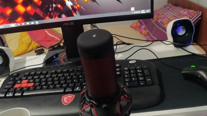Twitch yayını açtığımda sesim dalgalanıyor defalarca. Neden?