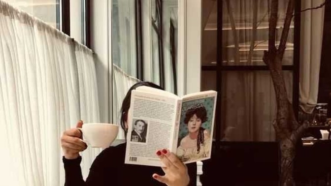 Kafede kitap okunur mu?