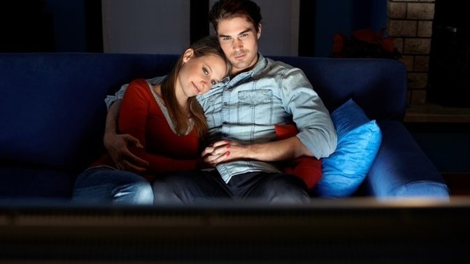 Sevgilinle mi yoksa arkadaşlarınla mı film izlemeyi tercih edersiniz?