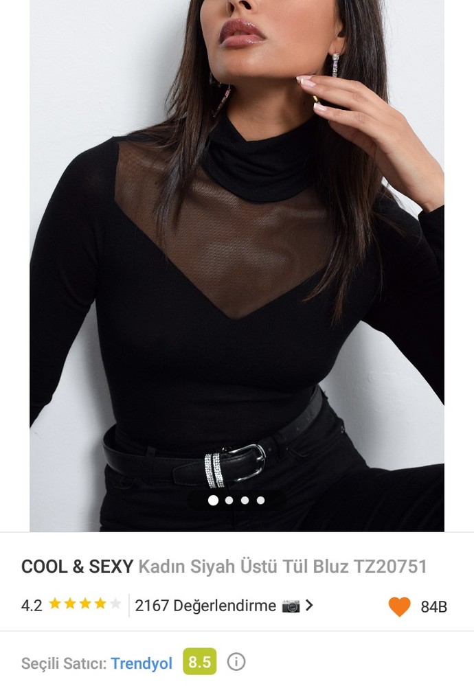 Sizce yaşıma göre büyük mü bu dekolteler?