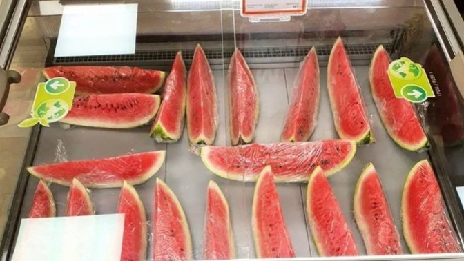 Marketlerde dilim karpuz, fırınlarda yarım ekmek satma dönemi başladı. Güzel ülkemiz nereye gidiyor böyle?