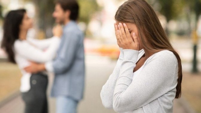 Sevgiliniz sizi karşı cins ile "yakın bir halde görse" ve ön yargılı bir şekilde ilişkimiz bitti dese ne tepki verirdiniz?