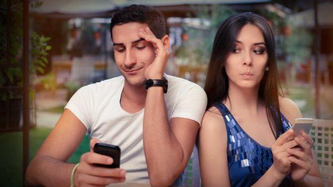Erkek kardeşimin telefonunda bulduklarımı anneme söylesem mi?