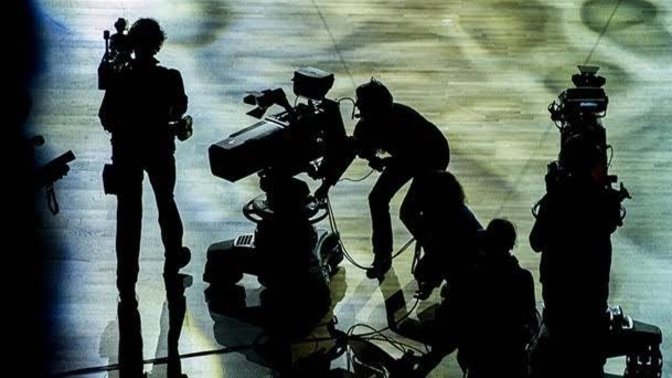 Dizi ve filmlerin kamera arkasını izliyor musunuz?