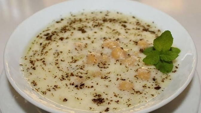 Yoğurtlu çorbanın içine nohut katar mısınız nohutsuz mu yaparsınız?