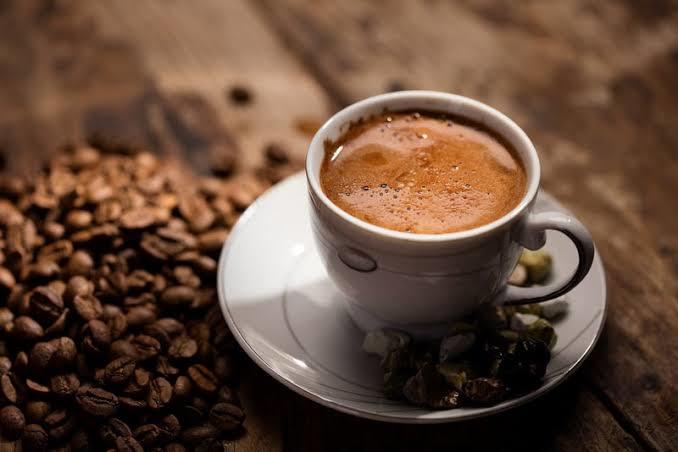 Türk kahvesini fazla tüketmek ve telvesini yemek zararlı mı?