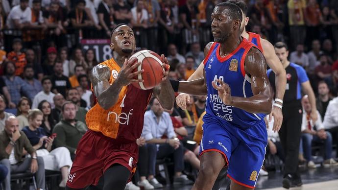Basketbol Play of serisinde Galatasaray Efes Pilsen karşılaşması nasıl sonuçlanır?