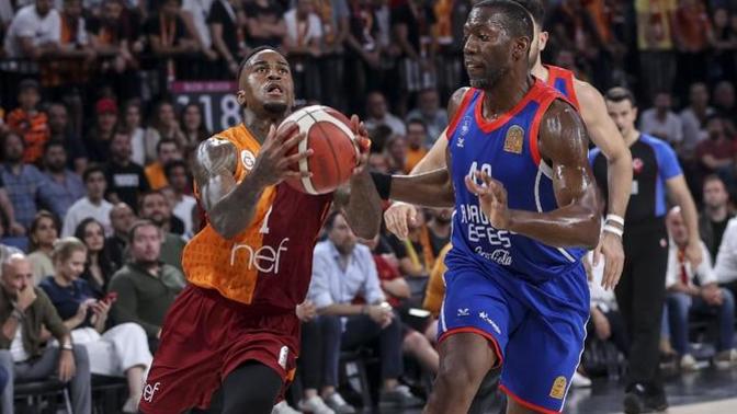 Basketbol Play of serisinde Galatasaray Efes Pilsen karşılaşması nasıl sonuçlanır?