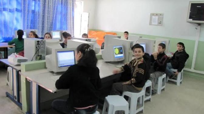 Şu bilgisayarlarla bilişim dersine giren güzel nesil, özlediniz mi o günleri?