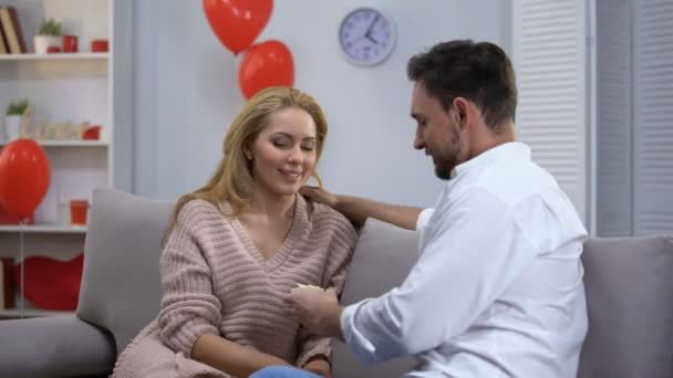 Sevgilisine ansızın hediye alan erkek işlediği suçtan dolayı mı hediye almıştır?