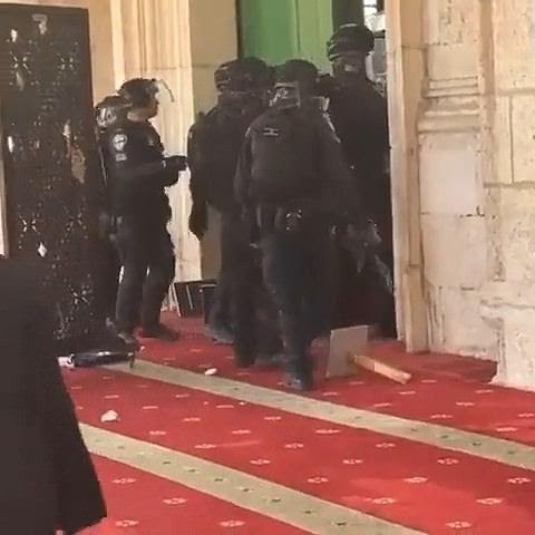 2. İsrail polisi gördüğünüz yeri zincirledi gene hiçbir şey olmadı