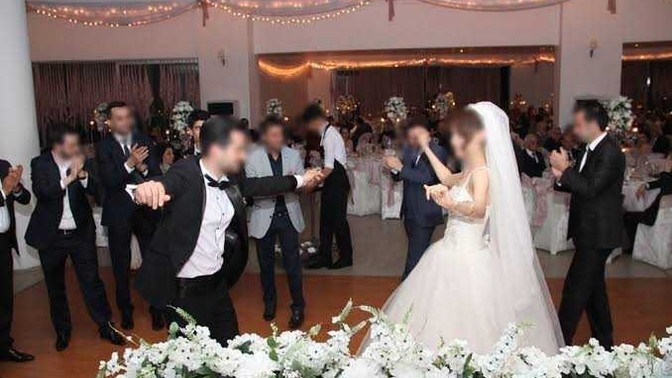 Düğünlerde eğleniyor musunuz ve gitmeyi sever misiniz?
