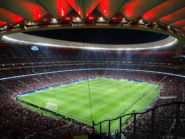 Sizce bu futbol stadyumlarından en güzel ve etkileyici olanı hangisidir?