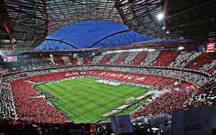 Sizce bu futbol stadyumlarından en güzel ve etkileyici olanı hangisidir?