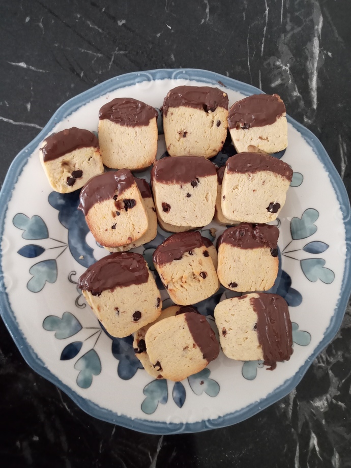 Soğuk baklava , sigara böreği, kurabiye yaptım kimler kola kapıp geliyor?