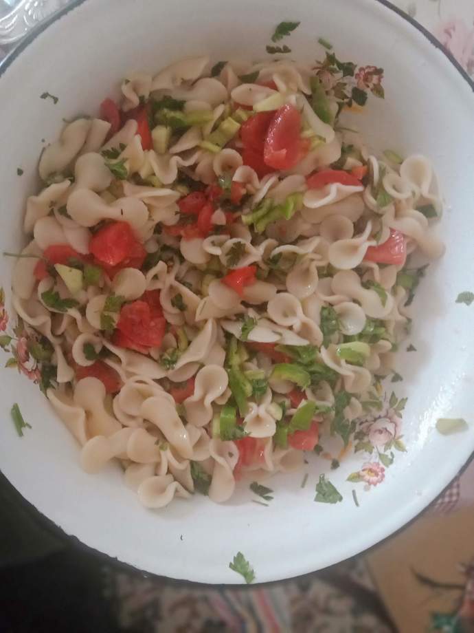 Makarna salatası sever misiniz içine neler koymayı tercih ediyorsunuz?
