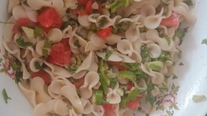 Makarna salatası sever misiniz içine neler koymayı tercih ediyorsunuz?