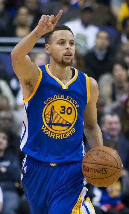 Bu sene Stephen Curry Nba şampiyonu olursa 4. yüzsüğünü takacak sizce Lebronu geçer mi?