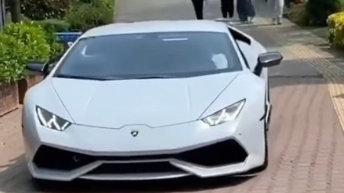 KizlarSoruyor'da neden kimsenin arabası yok?