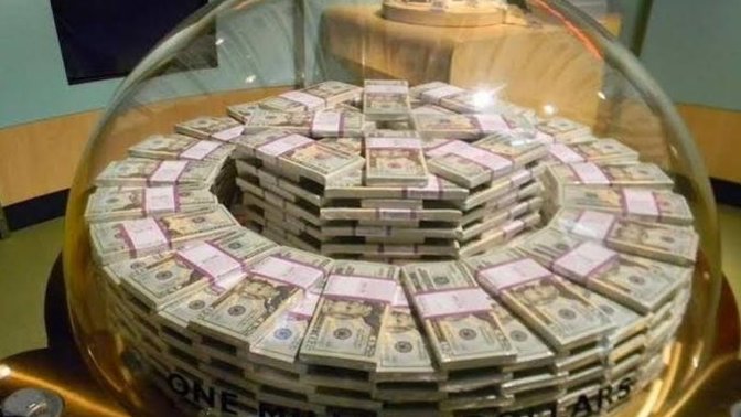 Uyandınız ve banka hesabınızda 10 milyon dolar olduğunu gördünüz, ne yapardınız?
