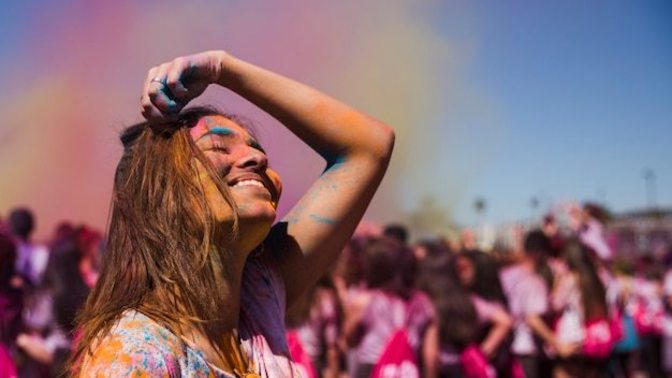 Festivalde tanıştığım erkek dansımdan etkilendiğini söyledi. 2 haftada bağlanması normal mi?