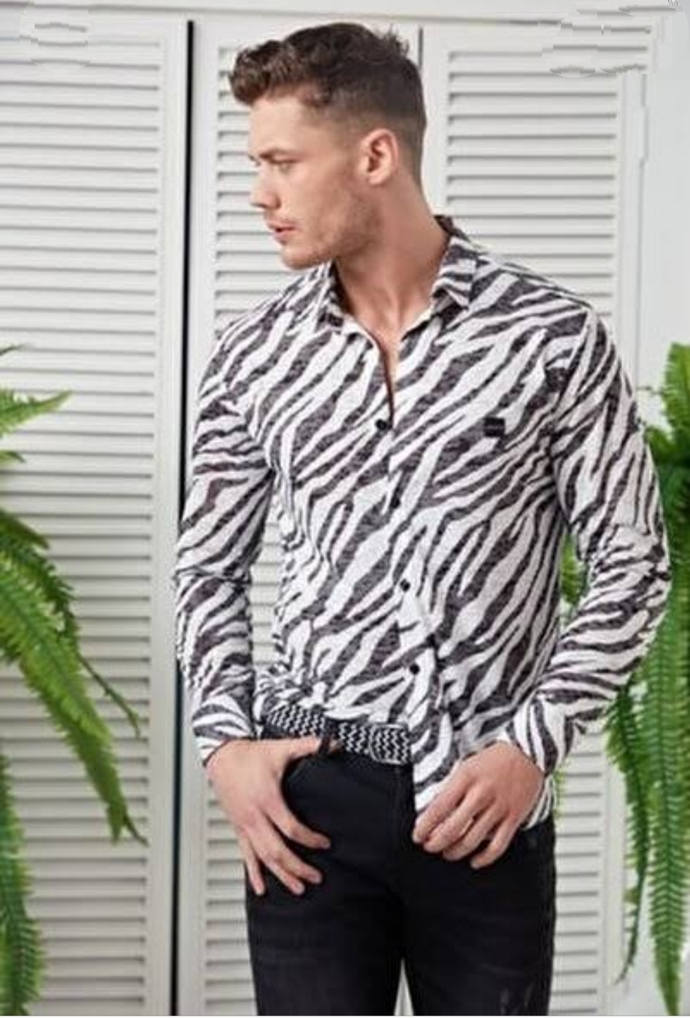 Ekerlere zebra desenli gömlekler yakışıyor mu?