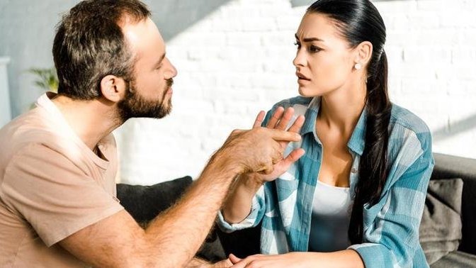 Kocam sinirlendiğinde bir şeyler fırlatıyor, nasıl vazgeçiririm?