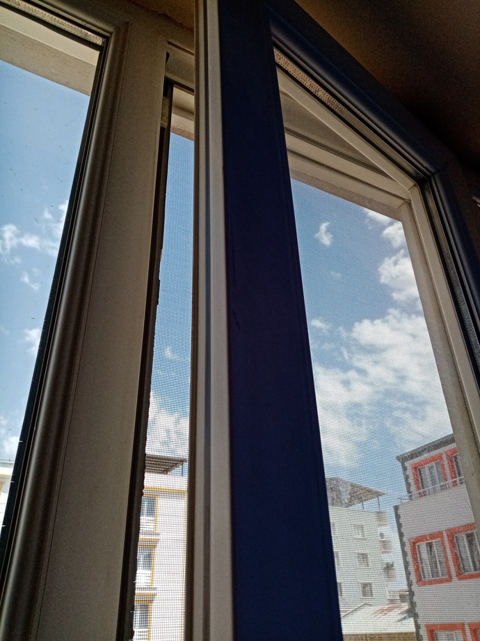Diğer odada pek güneş ☀ yok o yüzden kapanıyor