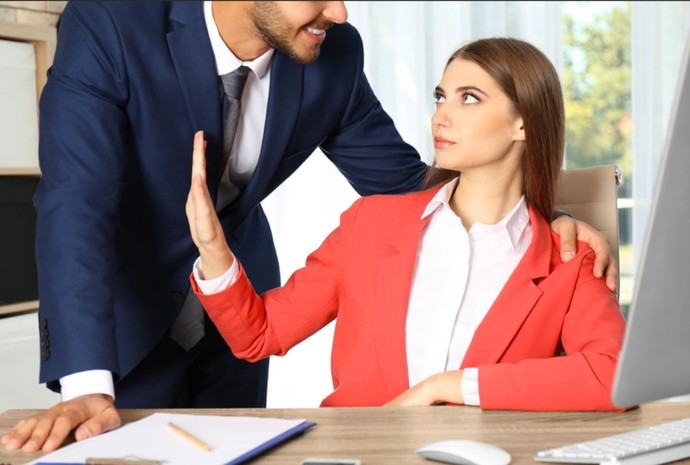 İş yerinizde karşı cins müşteriniz yemeğe çıkmayı teklif etse çıkarmıydınız?