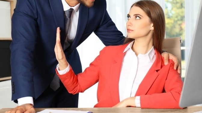 İş yerinizde karşı cins müşteriniz yemeğe çıkmayı teklif etse çıkarmıydınız?