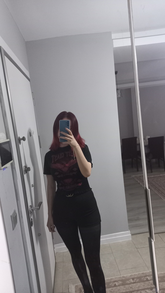 Bugün üniversiteye bu kombinle gitmeli miyim?