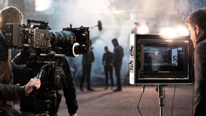 Sizce filmler sanat için mi yoksa toplum için mi çekilmeli?