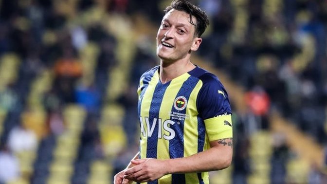 Mesut Özil Galatasaray'a gelebilir! Bu transfer gerçekleşirse, GS'ye katkı sağlar mı sizce?