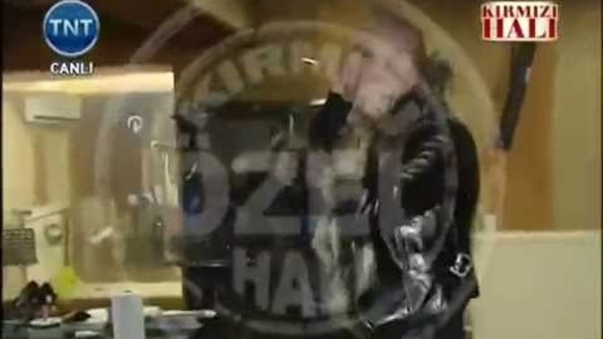 "Hayatımda bundan daha kötü çok az şarkı duydum" diyebileceğiniz bir şarkı yazın?